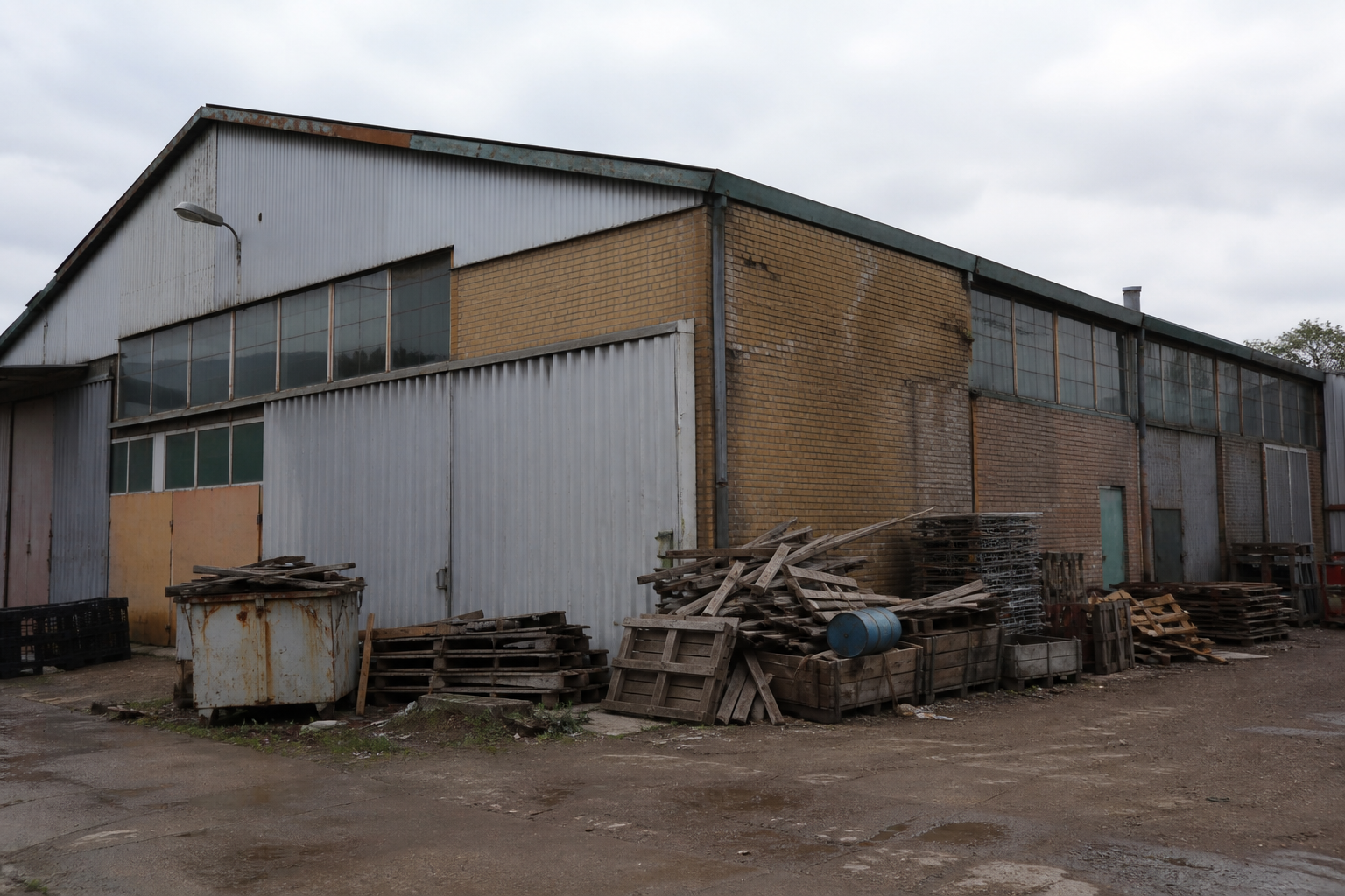 Vor dem Teilrückbau – Bestand Gewerbehalle